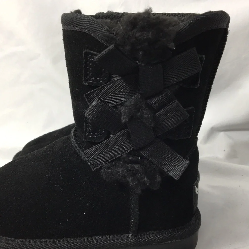Koolaburra Girl Victoria Short Black Suede Winter Boot Size 6 Like-NEW Condition